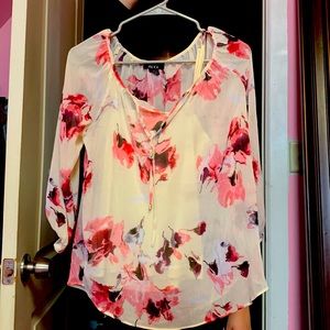 A beautiful floral blouse, size XS